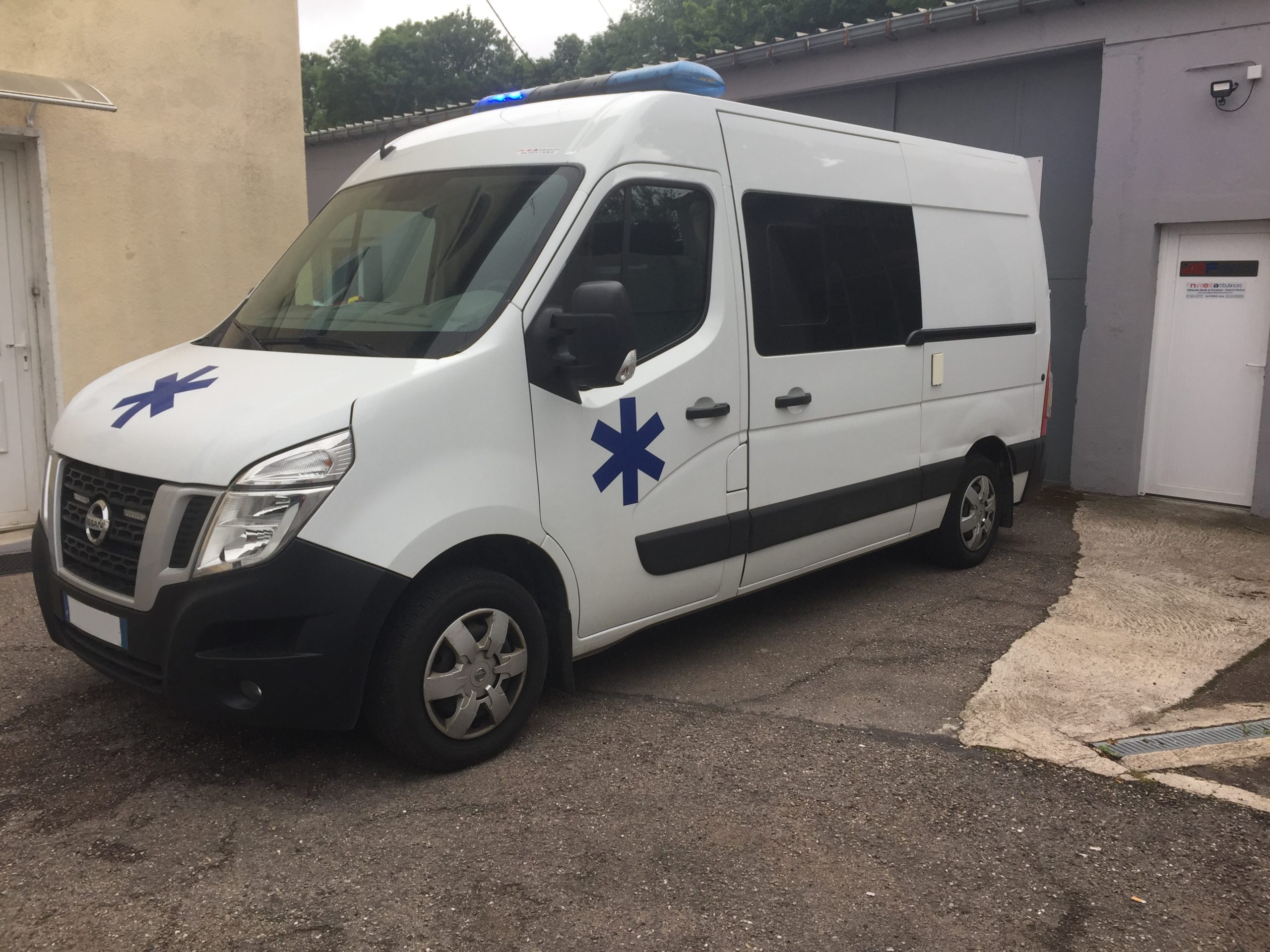 Ambulance NISSAN NV400 L2H2 160cv 2 Portes Latérales Coulissantes