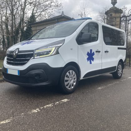 Ambulance RENAULT Trafic L1h1 145cv Boite Automatique les Dauphins Type A1